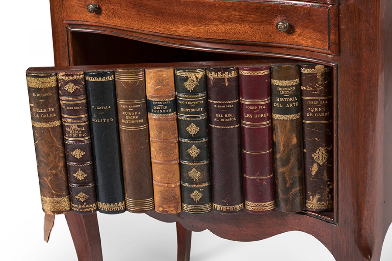 Pair of Louis XV style side tables, early 20th century. Walnut.Wear due to the passage of time. - Image 4 of 4