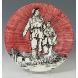 Dish; MANOLO CÁCERES (Spain, 1952)."Red guard", Serie revolución, 2000.Talavera ceramic.Presents