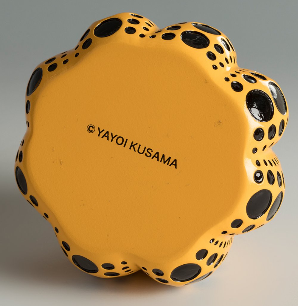 YAYOI KUSAMA (Matsumoto, Japan, 1929)."Pumpkin orange, 2015.Lacquered resin.With stamp on the base. - Image 4 of 4