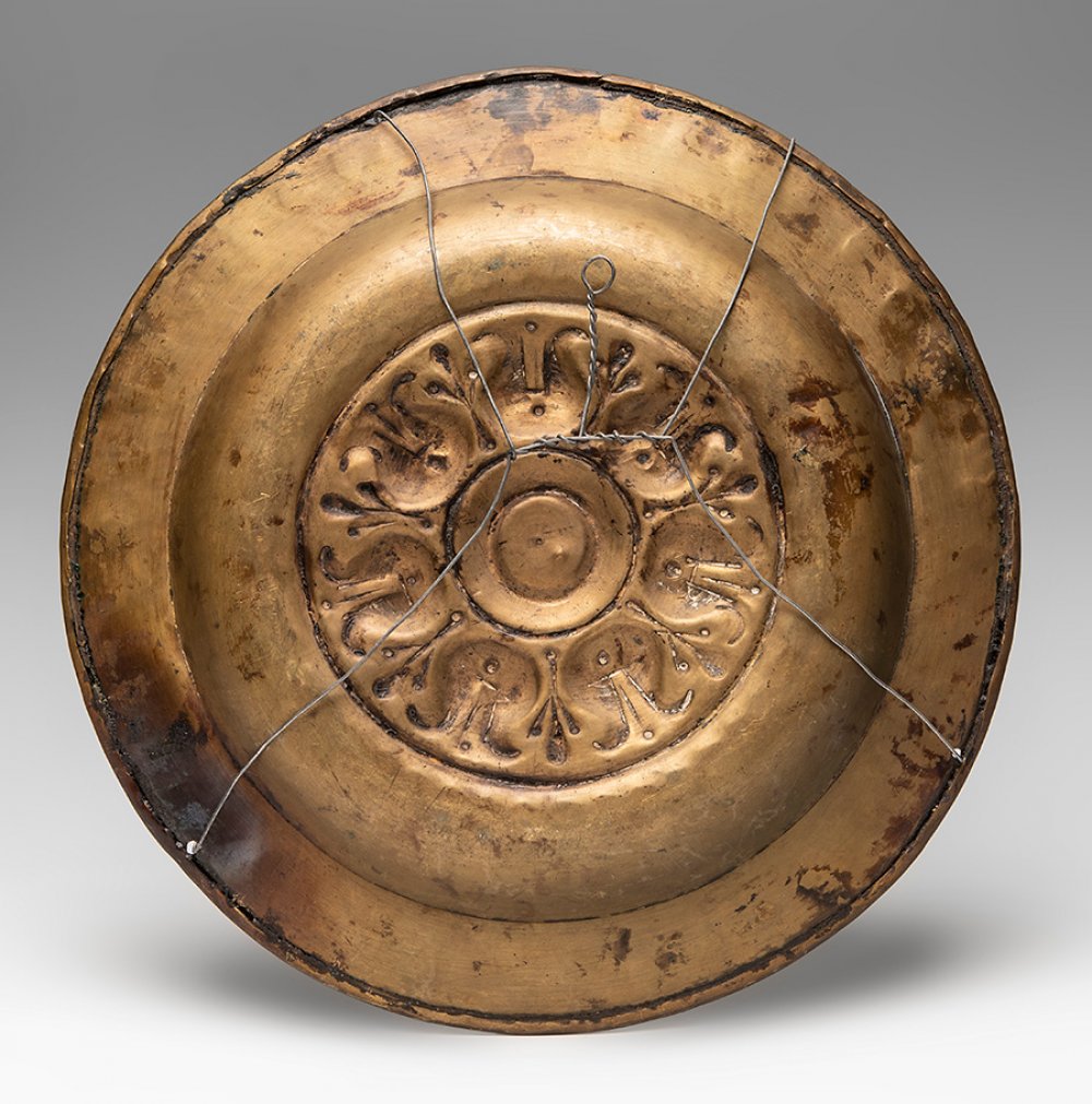 Petition plate. Germany, possibly Nuremberg, 17th century.Gilded copper."Pomegranates".Measurements: - Image 2 of 3