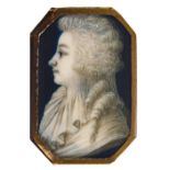 French school ca. 1790."Portrait of a lady in profile.Gouache on paper.Size: 3,5 x 2,4 x 0,5 cm.