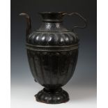 Jug; Italy, 16th-17th century.Patinated copper.With faults.Measurements: 39 x 29 x 23 cm.Jug made of