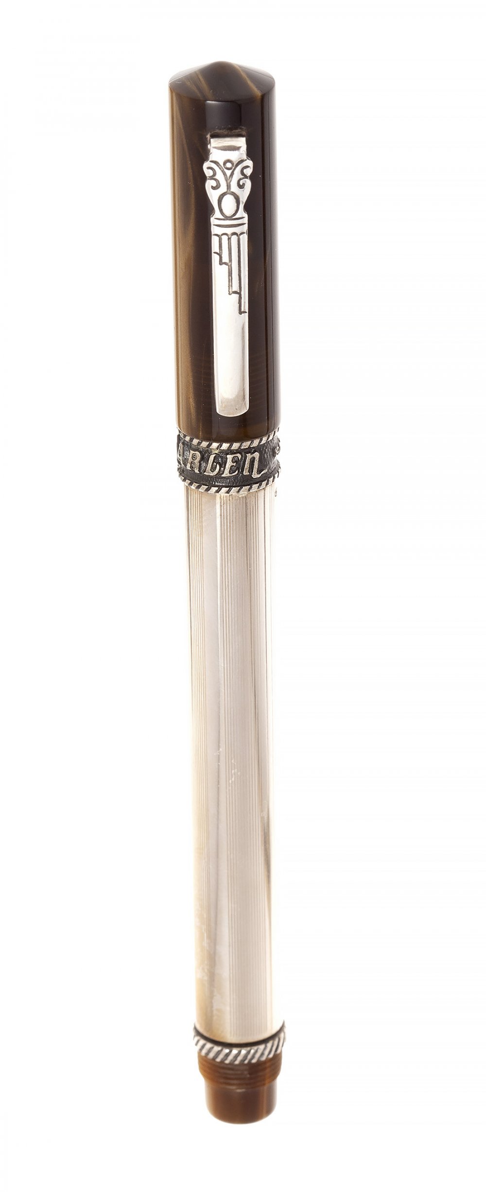 MARLEN "RISCANCIMIENTO" FOUNTAIN PEN.Silver barrel and olive green cap.Limited edition.Nib in 18kt