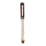 MARLEN "RISCANCIMIENTO" FOUNTAIN PEN.Silver barrel and olive green cap.Limited edition.Nib in 18kt