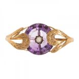 Brooch in yellow gold and amethyst. 19th century. Model with geometric front with magnificent