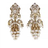 Pair of Valencian polka earrings, from the late 19th century, in 18 kt yellow gold, and freshwater