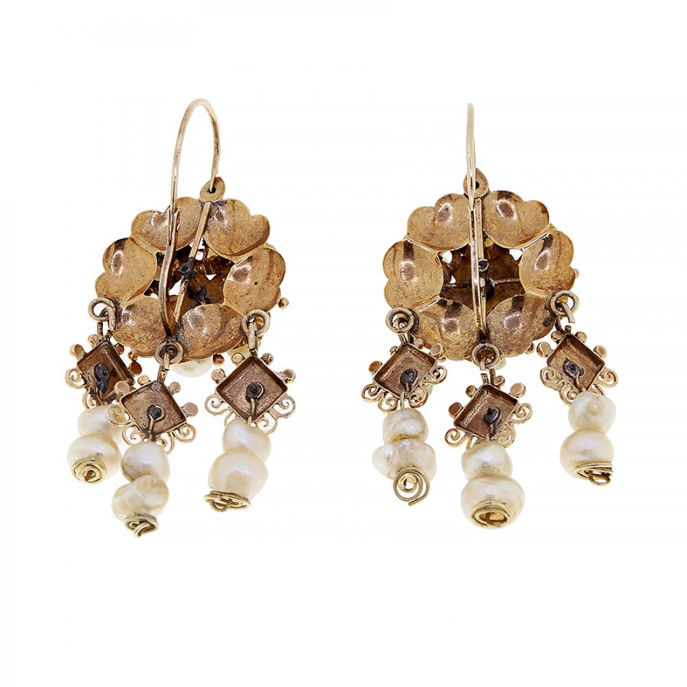 Pair of Valencian polka earrings, from the late 19th century, in 18 kt yellow gold, and freshwater - Image 2 of 2