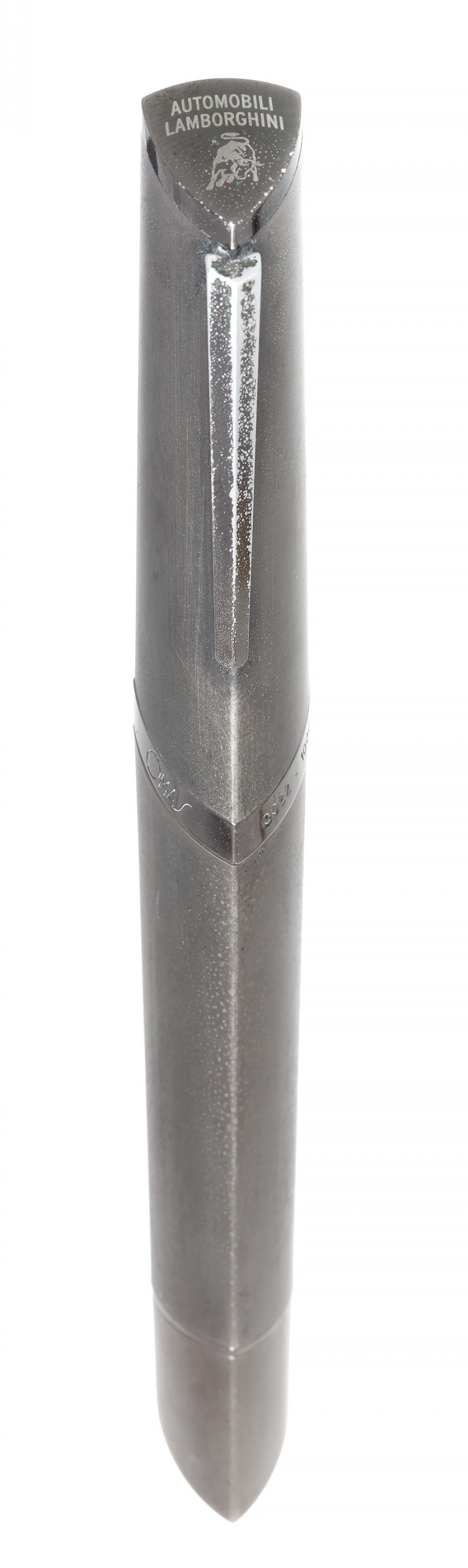 OMAS "LAMBORGHINI" FOUNTAIN PEN.Titanium barrel.Limited edition. Exemplary 0022/1000.Nib in 18 kts