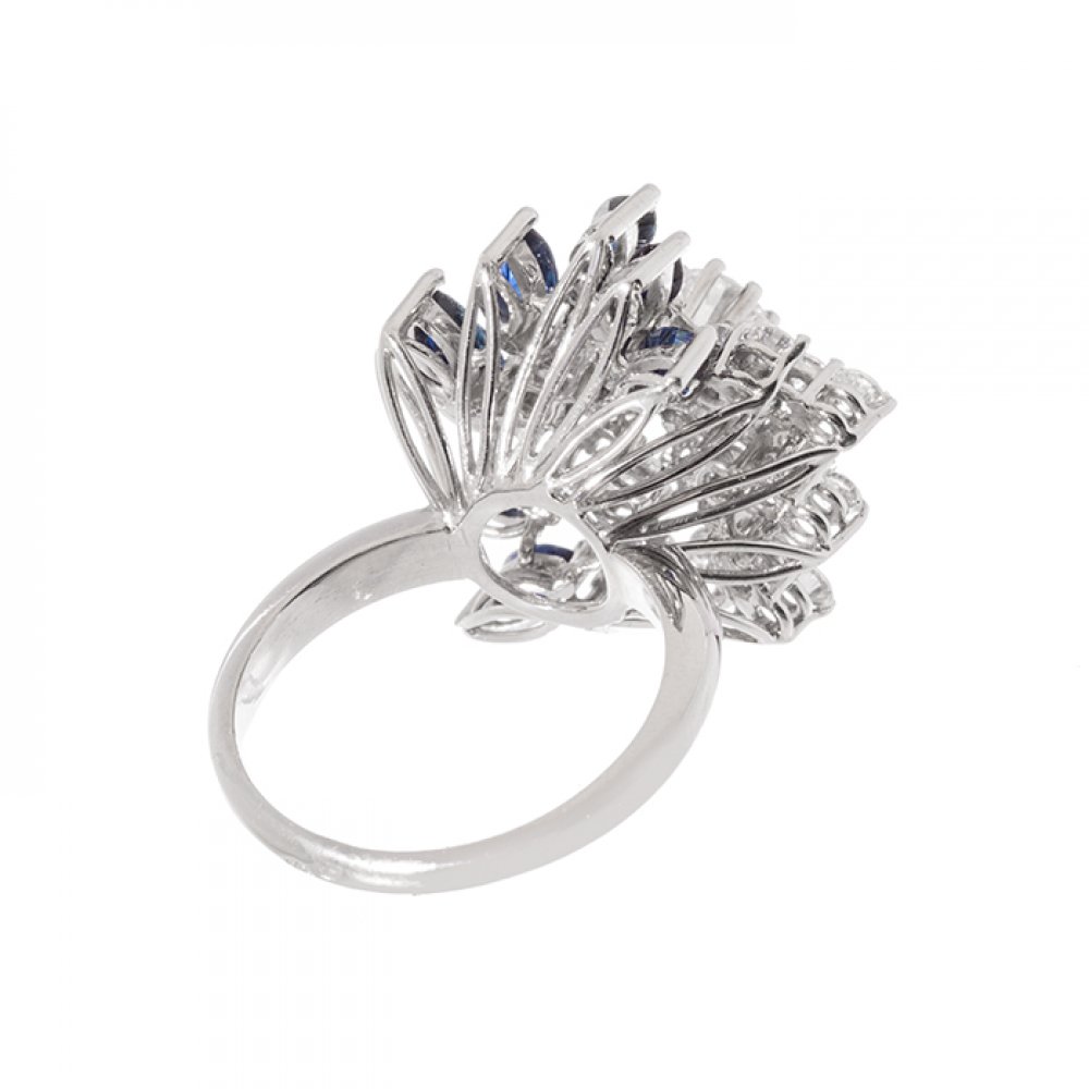 Rosette ring in white gold, 50's. Frontis with diamonds, brilliant cut, total weight ca. 0.70 cts. - Image 3 of 3