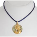 Gold and enamel medal. 40'S. In yellow gold with enamel work of naturalistic inspiration. Engraved