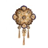 Pendant brooch in yellow gold and two-tone enamel. Quadrangular frontispiece with rounded profile