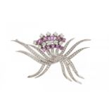 Pin brooch in 18 kt white gold, set with diamonds, brilliant cut and baguette cut with a total