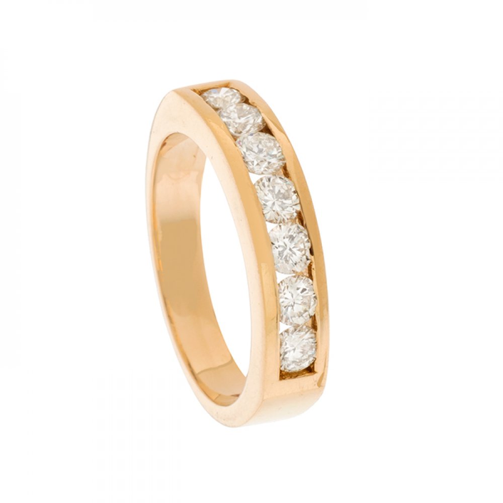 Ring in 18kt yellow gold with seven brilliant-cut diamonds, H colour, VS purity VS and ca. 0.70 cts.