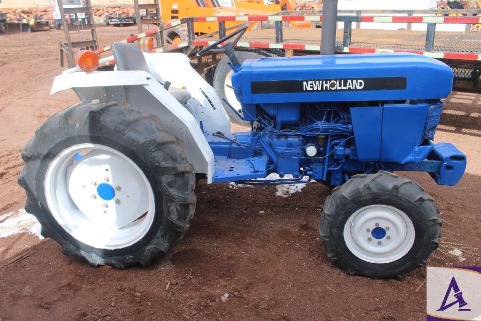 New Holland 1715 4X4 Tractor - Image 2 of 13