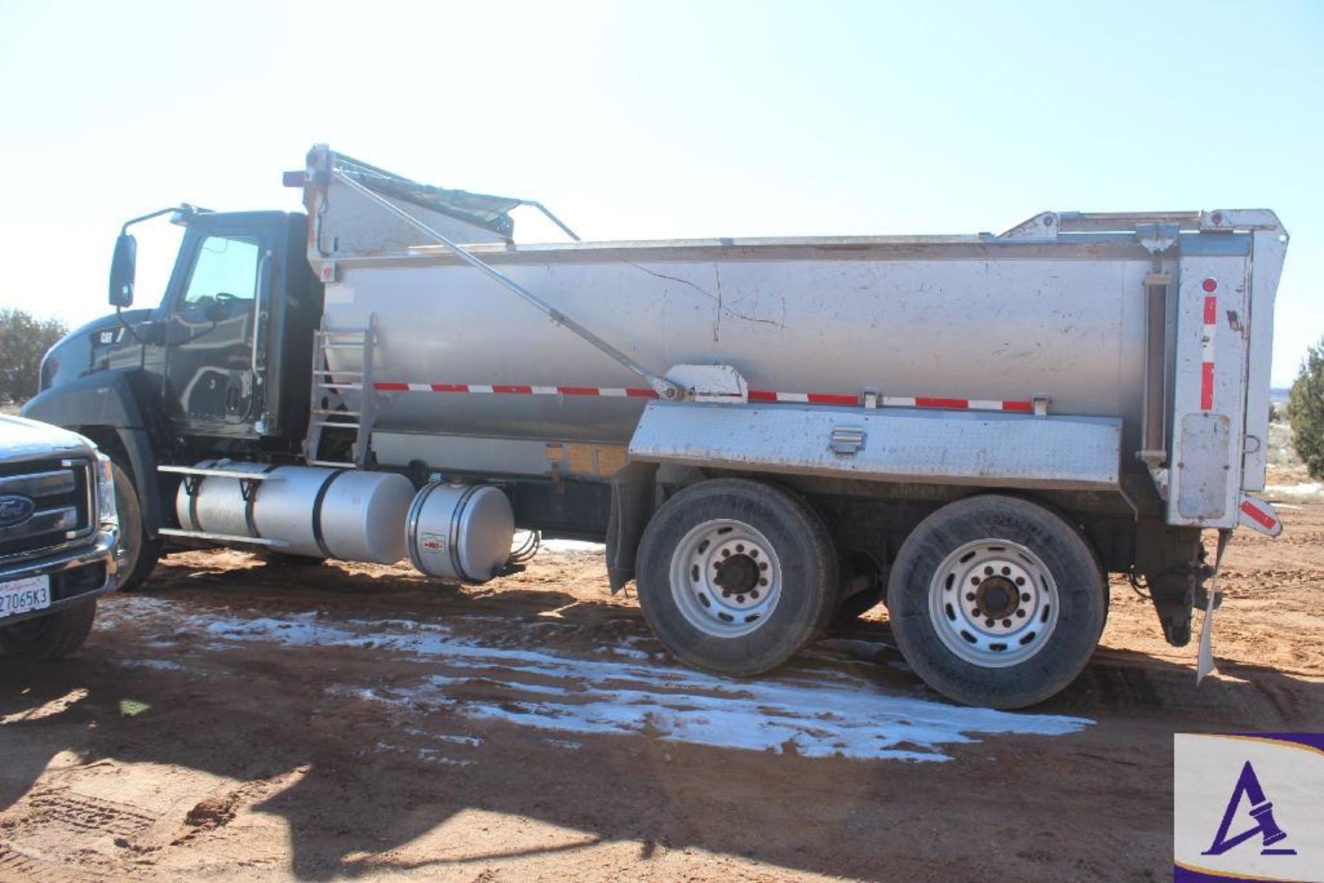 2013 CT660 CAT Dump Truck - Image 9 of 32