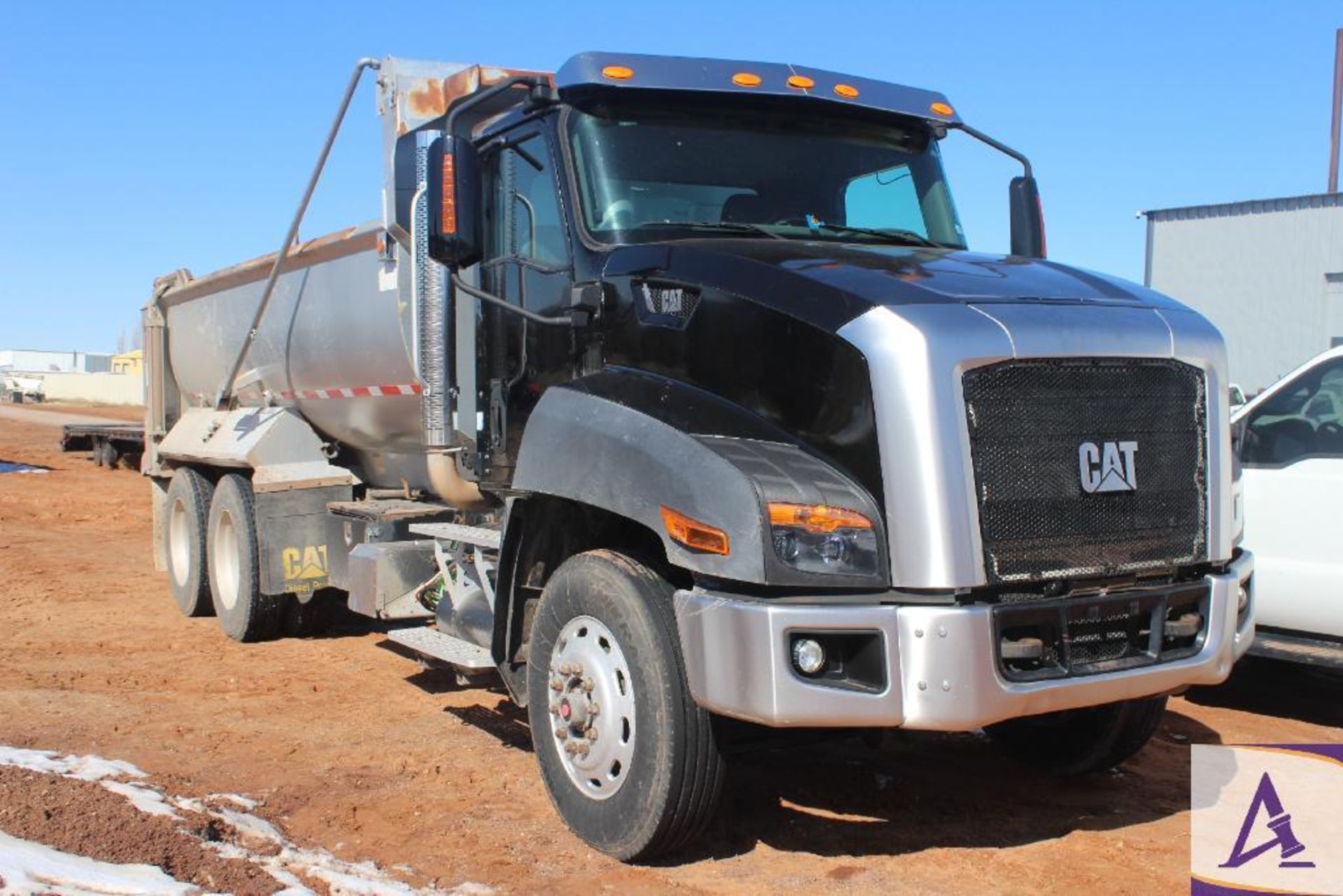 2013 CT660 CAT Dump Truck