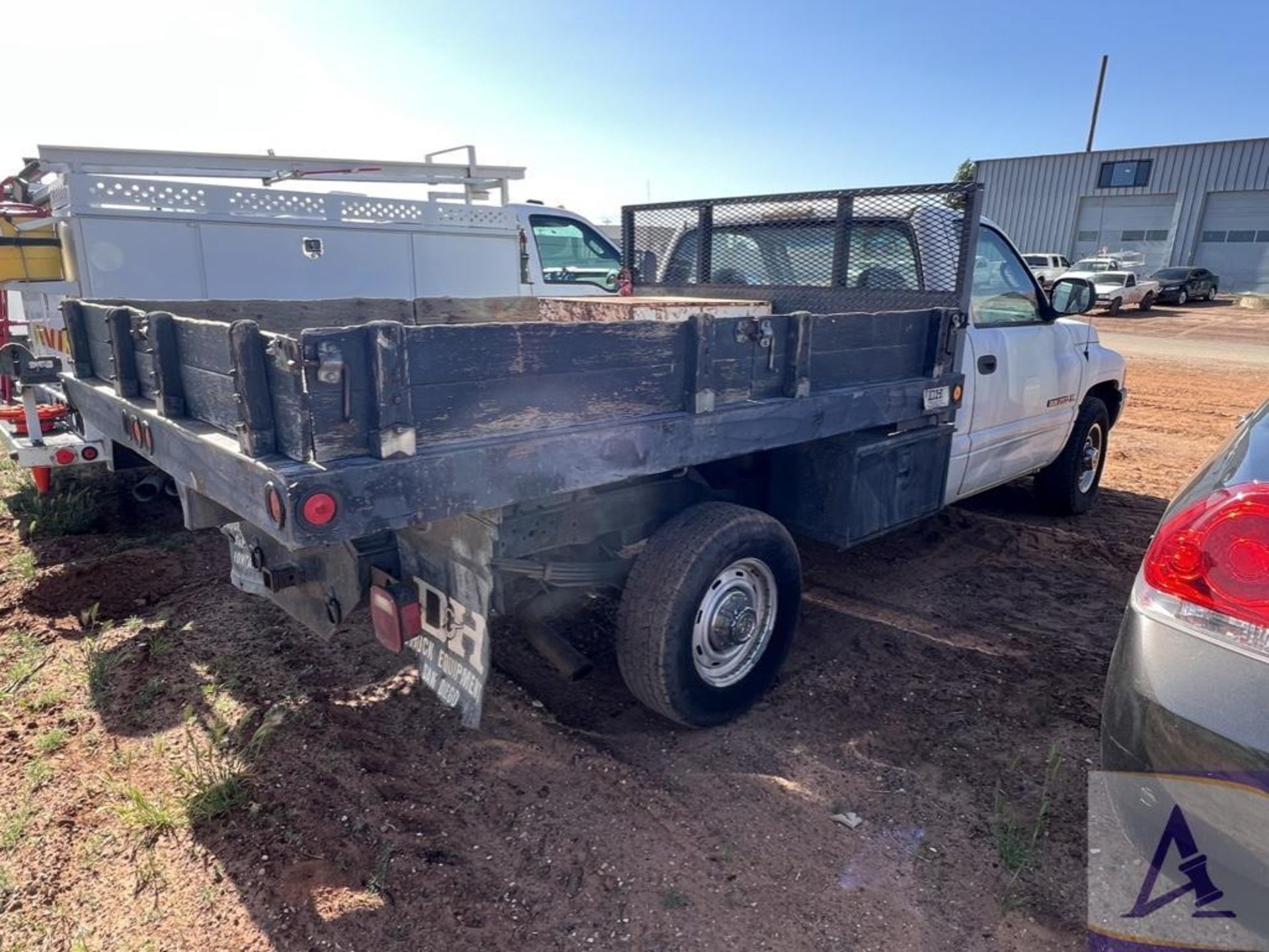 1999 Dodge Ram 2500 Flatbed Pickup - Image 15 of 32