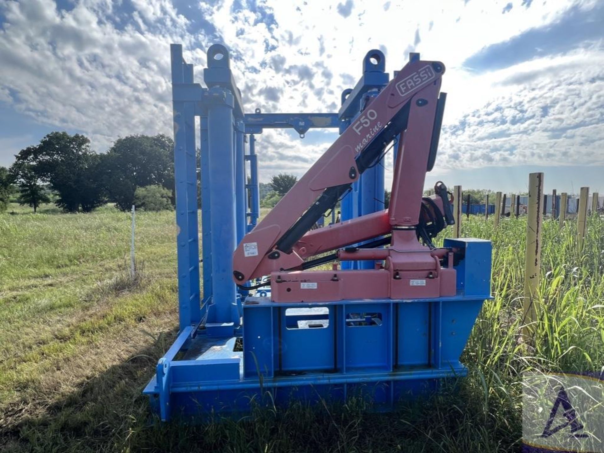 FASSI Medium Duty Knuckle Boom Crane