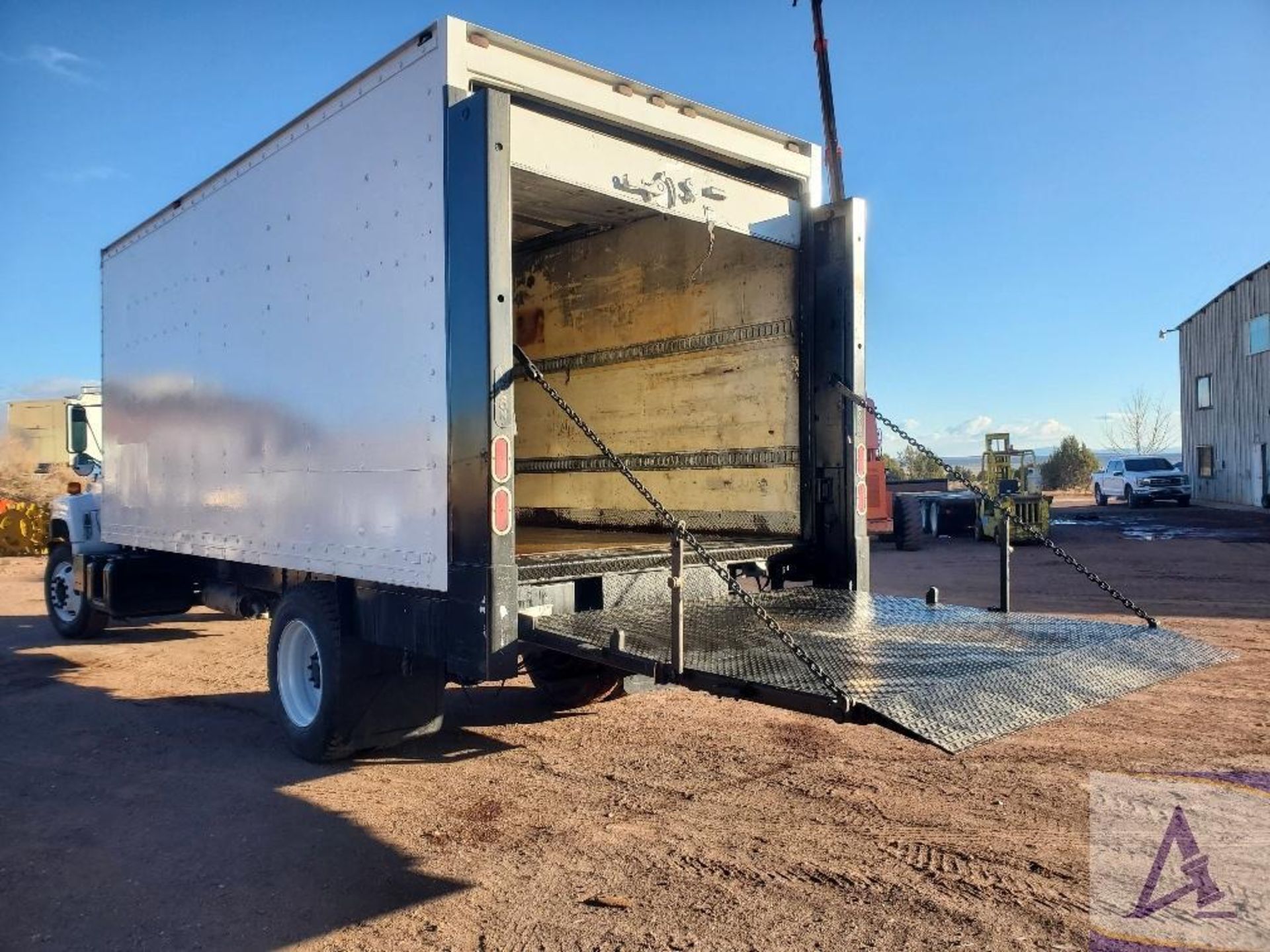 2001 GMC C7500 Box Truck - Image 13 of 44