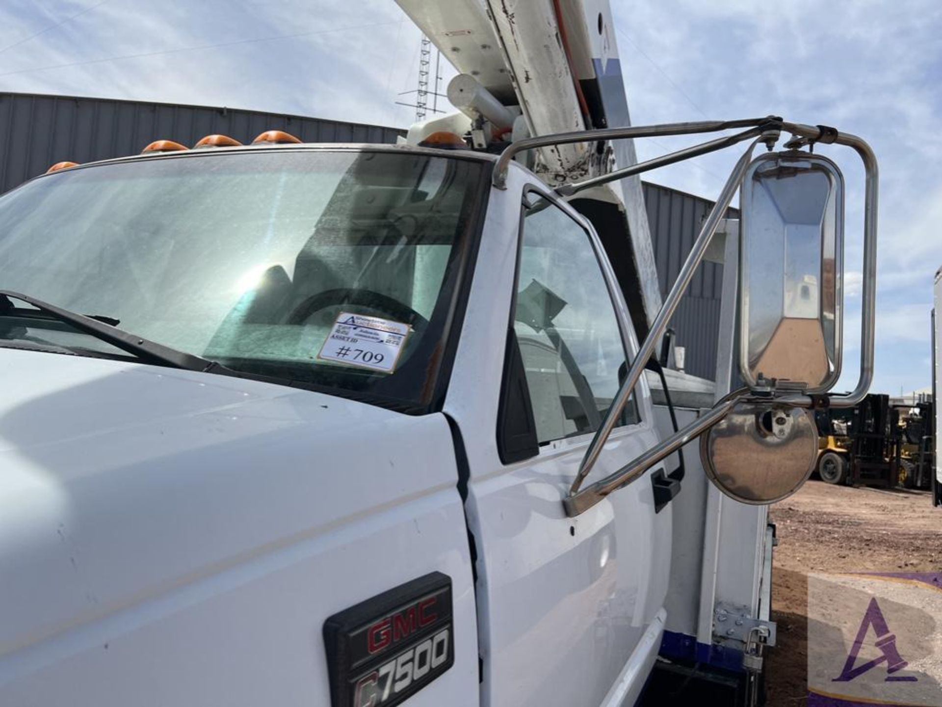 2002 GMC C7500 Utility Bucket Truck - Image 51 of 52