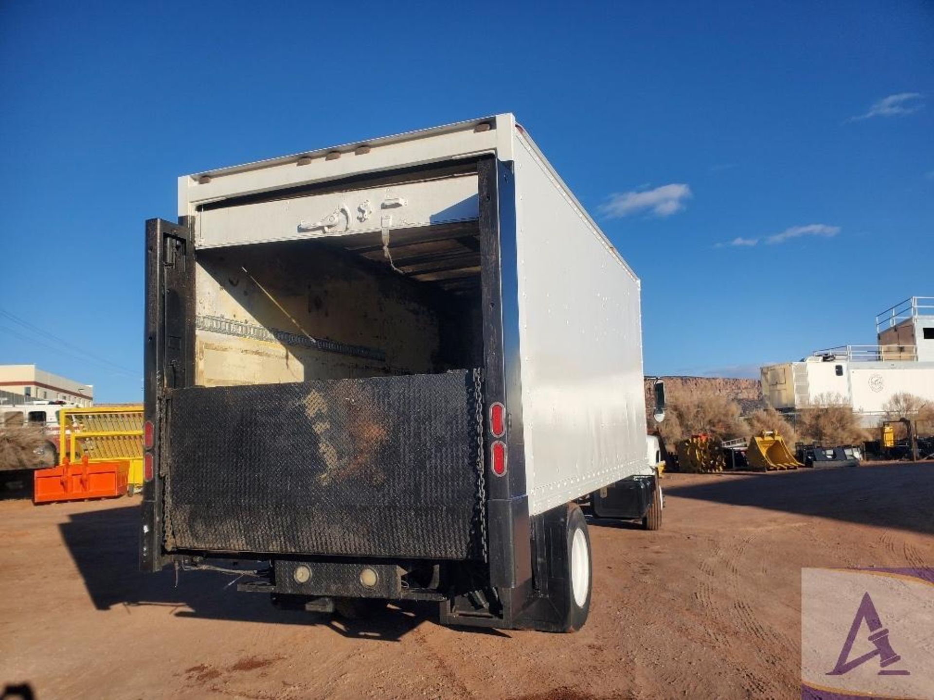 2001 GMC C7500 Box Truck - Image 15 of 44