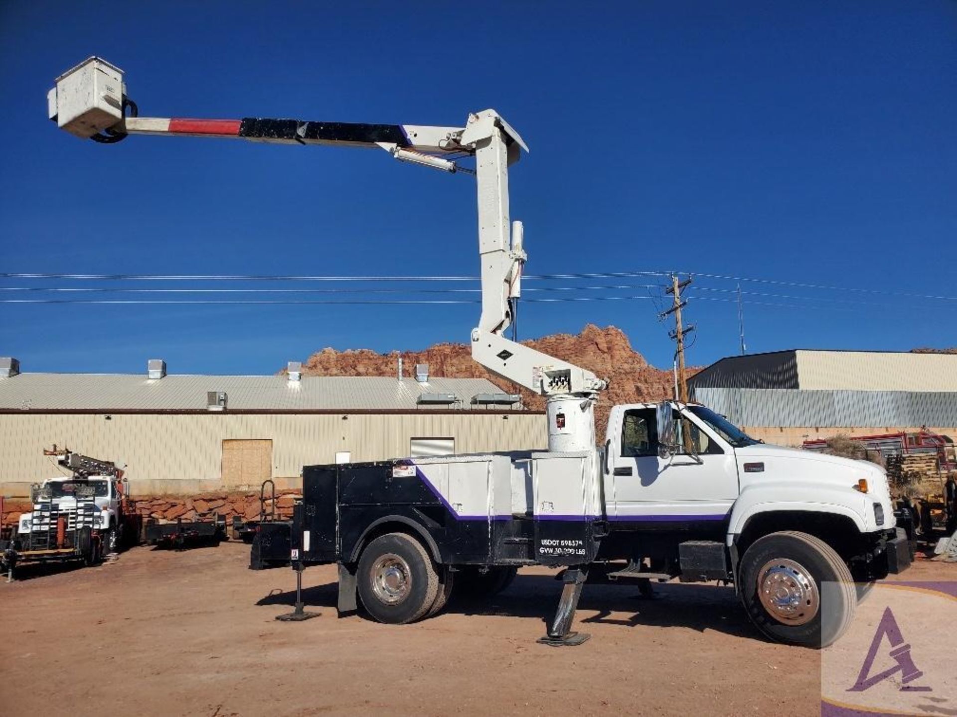 2002 GMC C7500 Utility Bucket Truck - Image 4 of 52