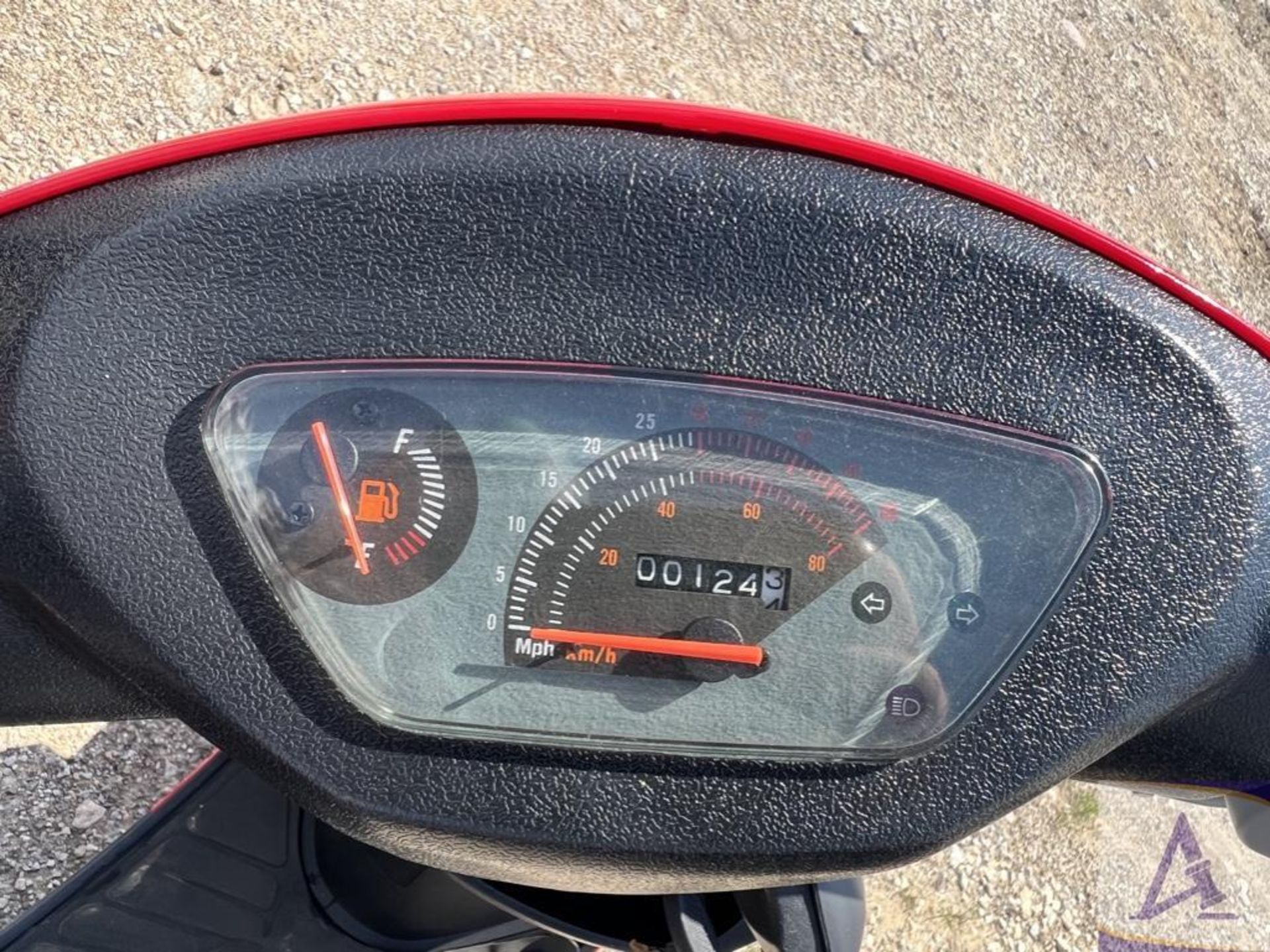 2019 Scooter with only 124 miles! - Image 8 of 8