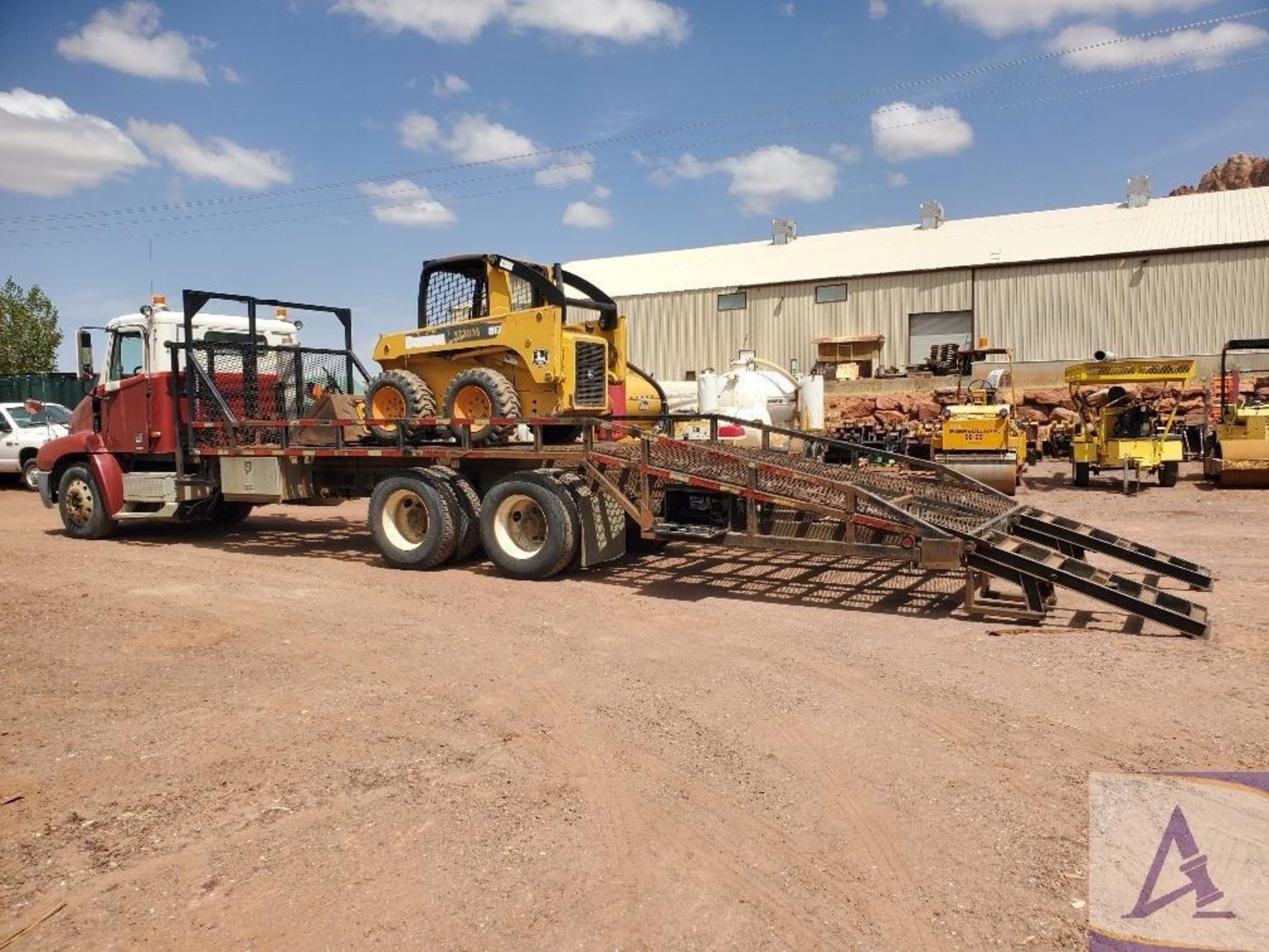 2000 Freightliner FLC112 Flatbed Equipment Transport Truck - Image 22 of 40