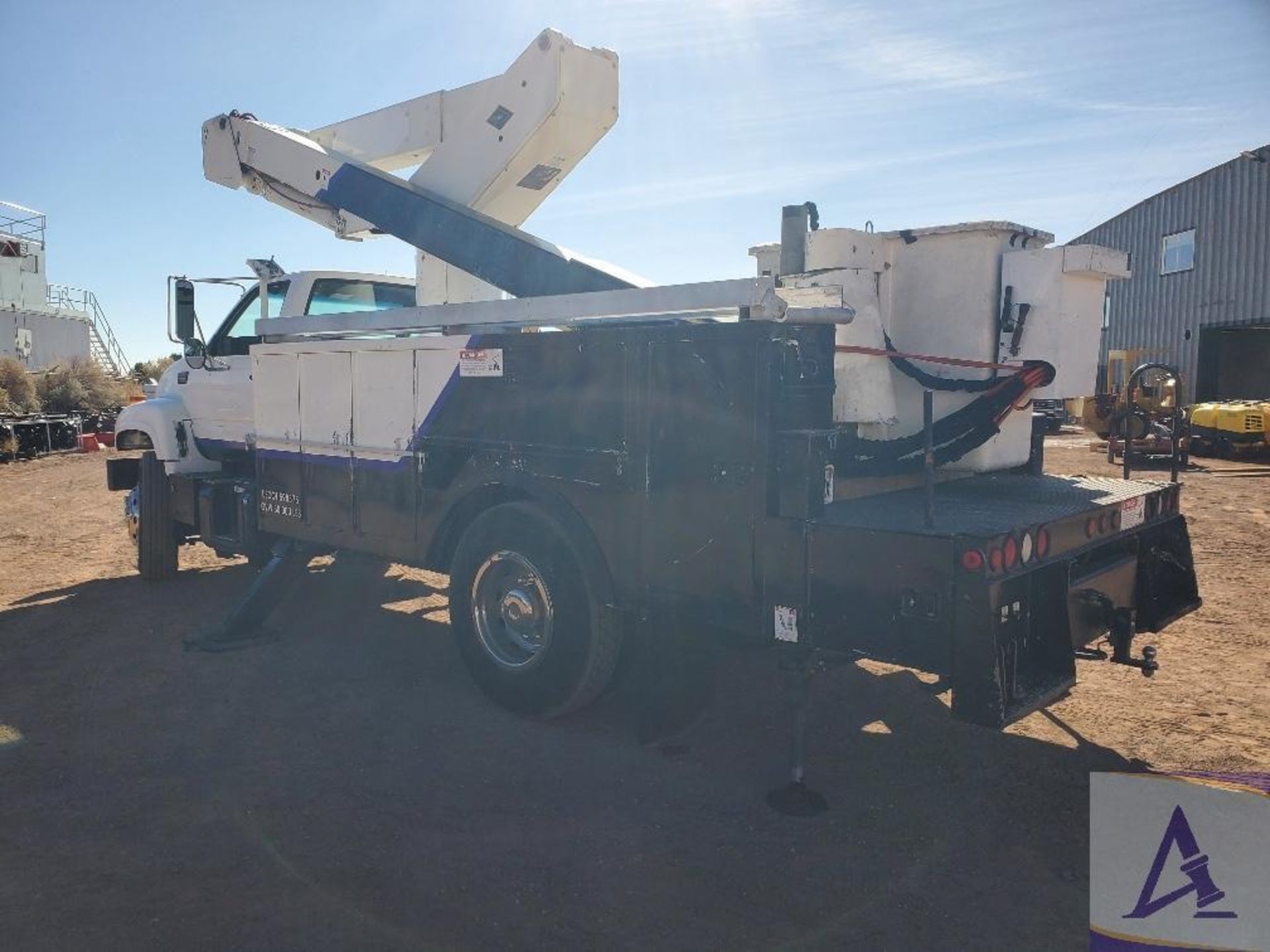 2002 GMC C7500 Utility Bucket Truck - Image 25 of 52