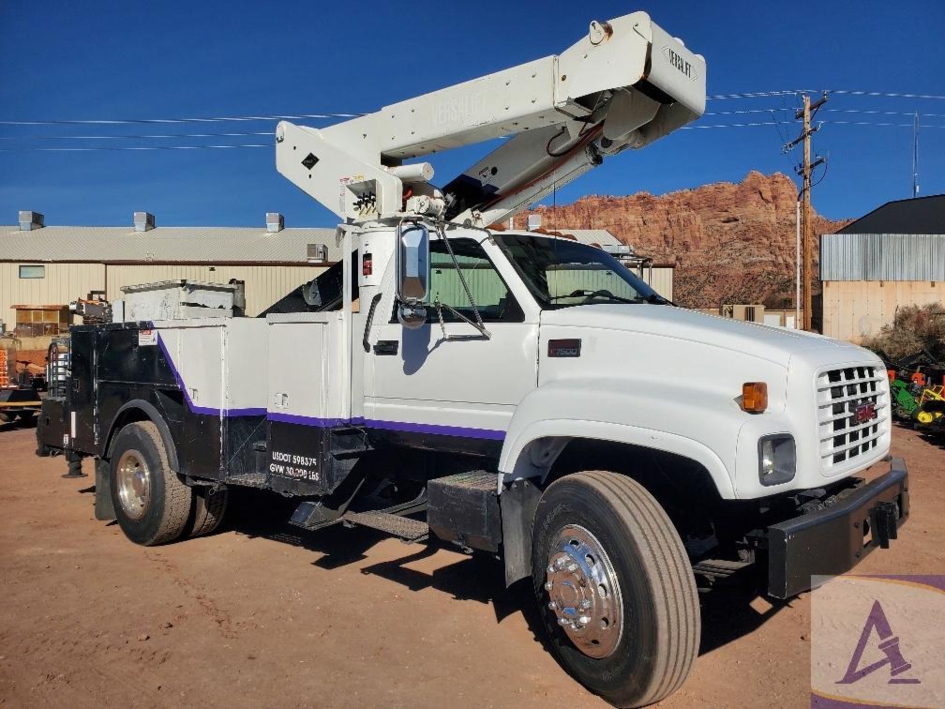 2002 GMC C7500 Utility Bucket Truck - Image 5 of 52