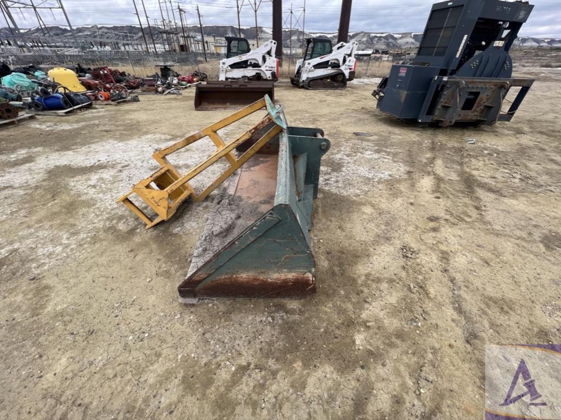 Gehl Bucket and Stinger Attachment - Image 11 of 20