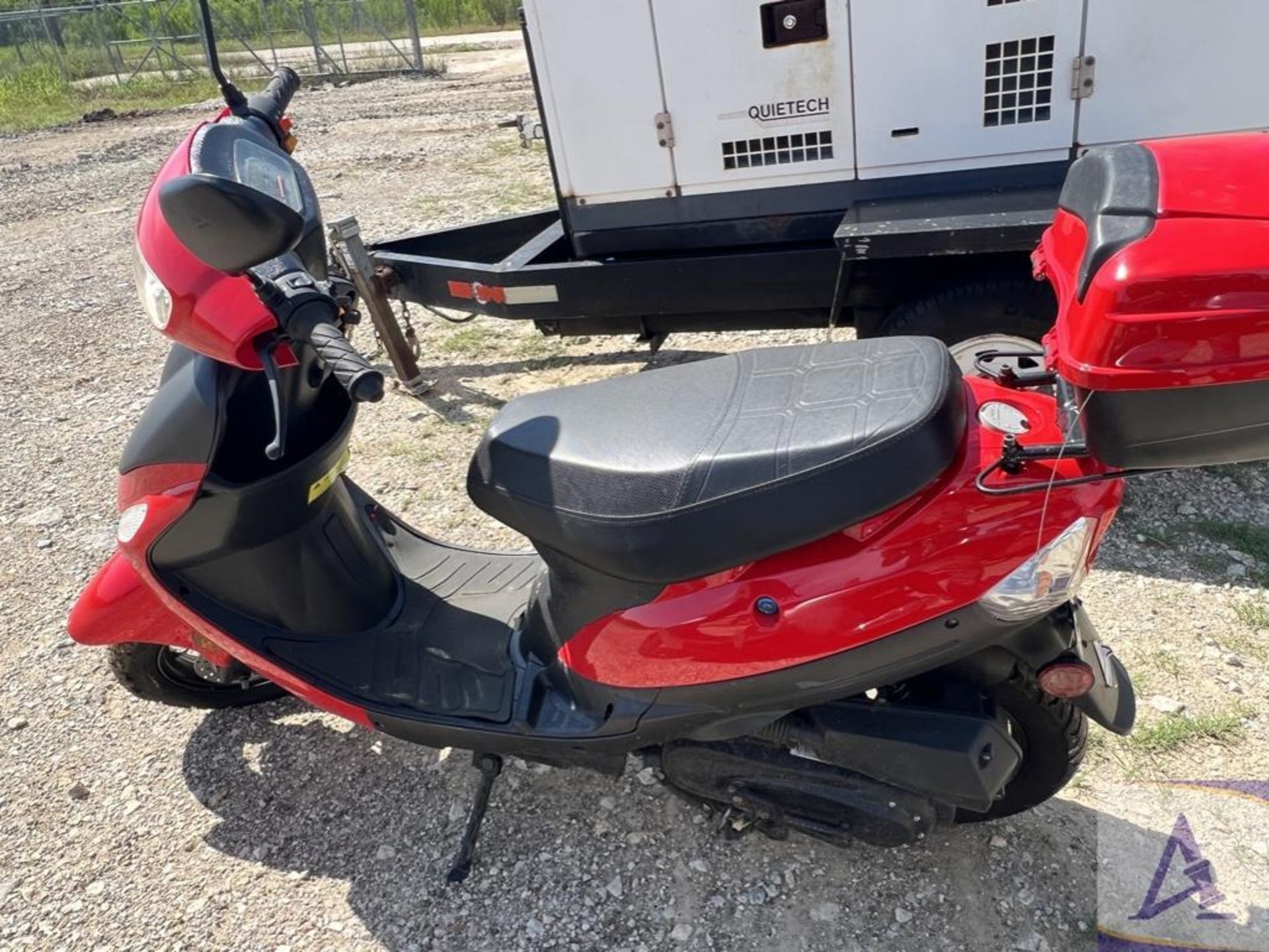 2019 Scooter with only 124 miles! - Image 5 of 8