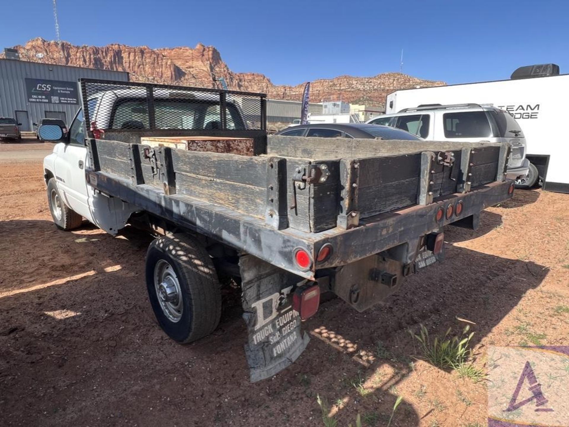 1999 Dodge Ram 2500 Flatbed Pickup - Image 8 of 32