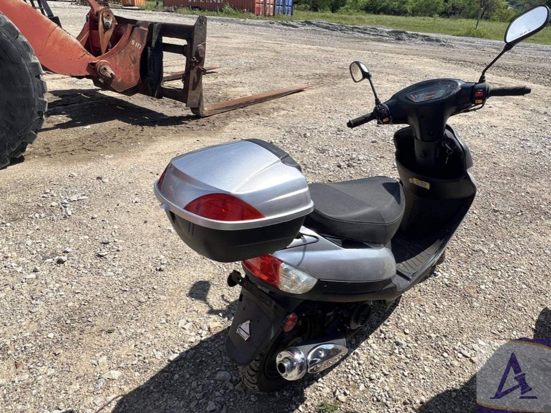 2019 Scooter with only 113 miles! - Image 3 of 8