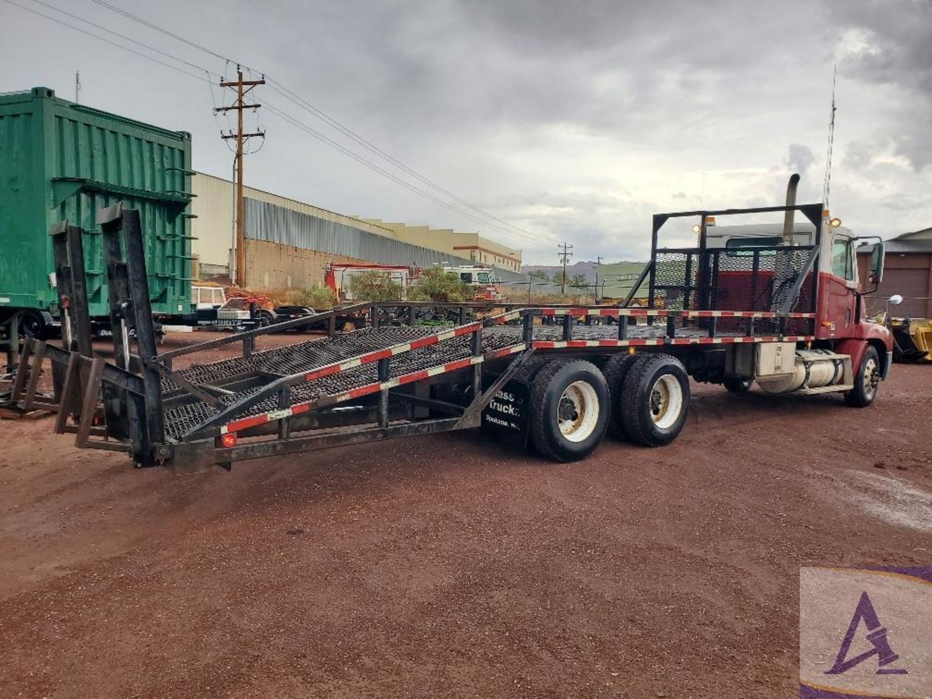 2000 Freightliner FLC112 Flatbed Equipment Transport Truck - Image 15 of 40