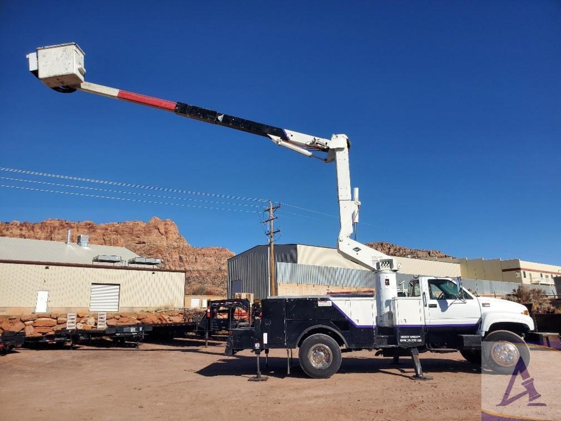 2002 GMC C7500 Utility Bucket Truck - Image 2 of 52