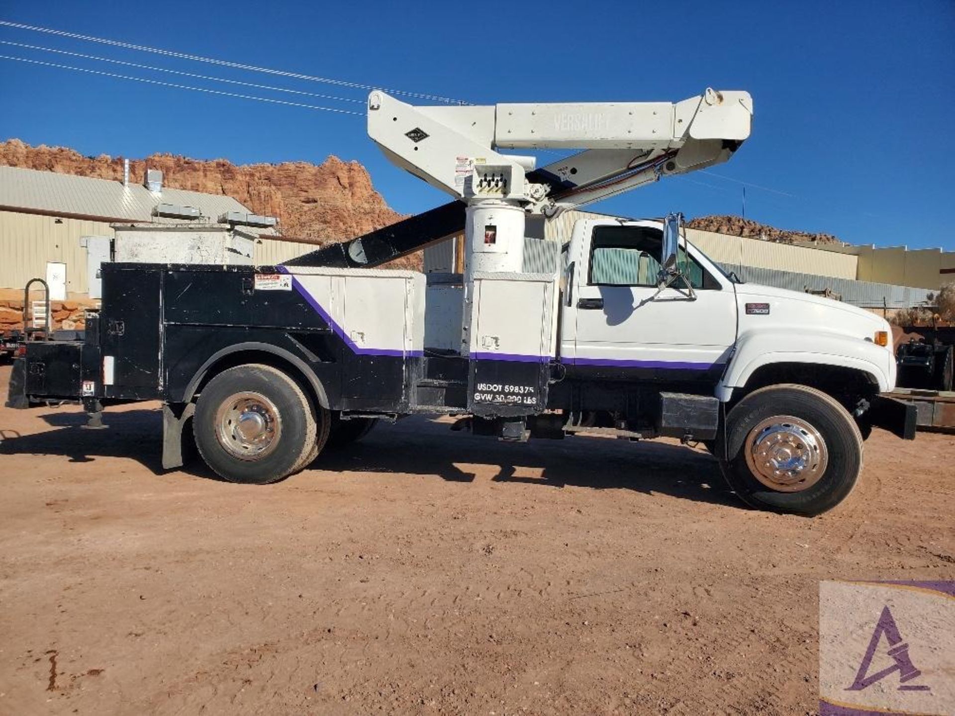 2002 GMC C7500 Utility Bucket Truck - Image 10 of 52