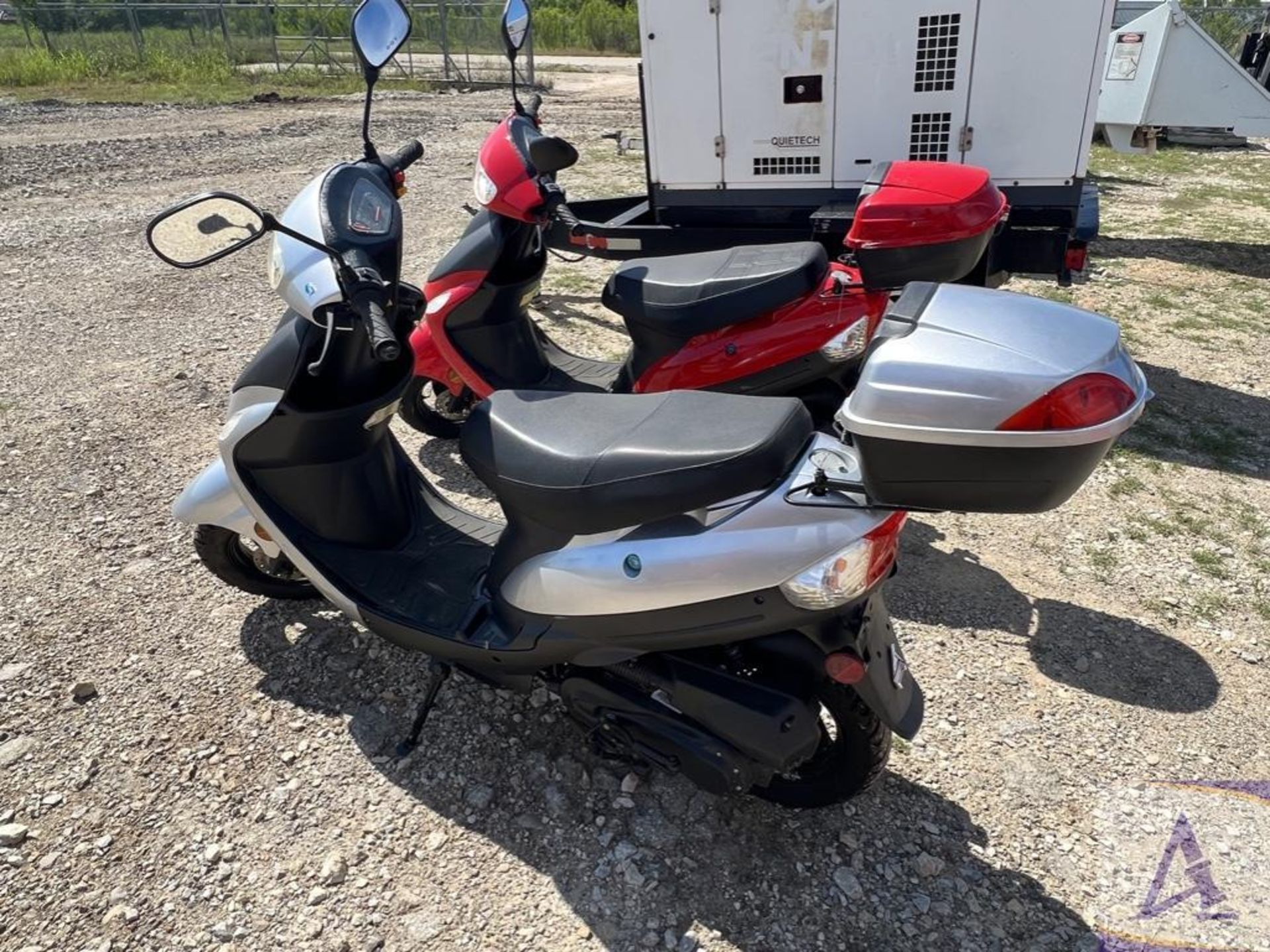 2019 Scooter with only 113 miles! - Image 4 of 8