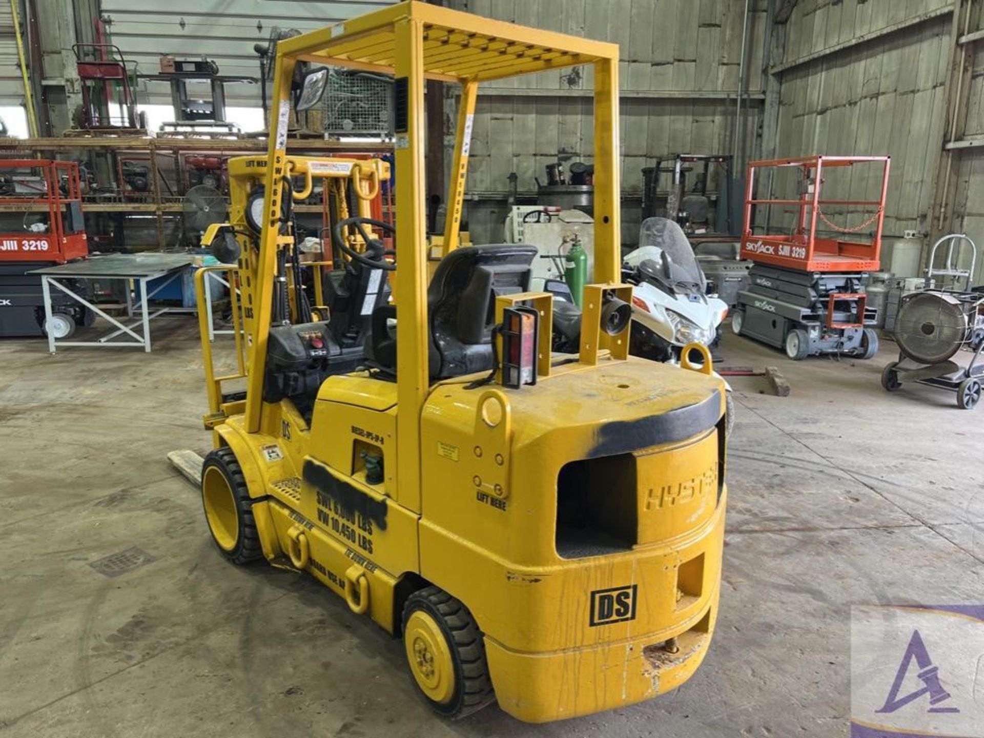 Hyster 560XMG Forklift, 6,000# Capacity, Only 2,322 Hours! - Image 7 of 28
