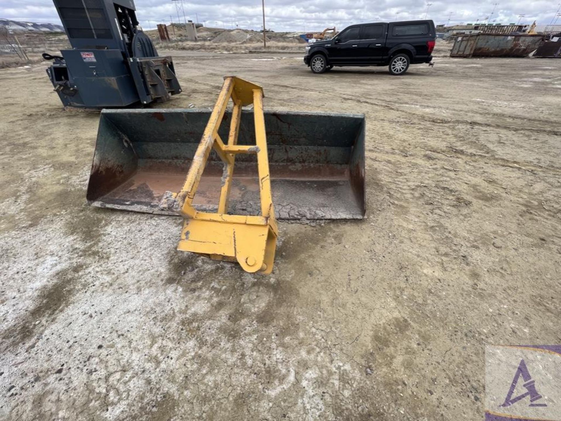 Gehl Bucket and Stinger Attachment - Image 14 of 20