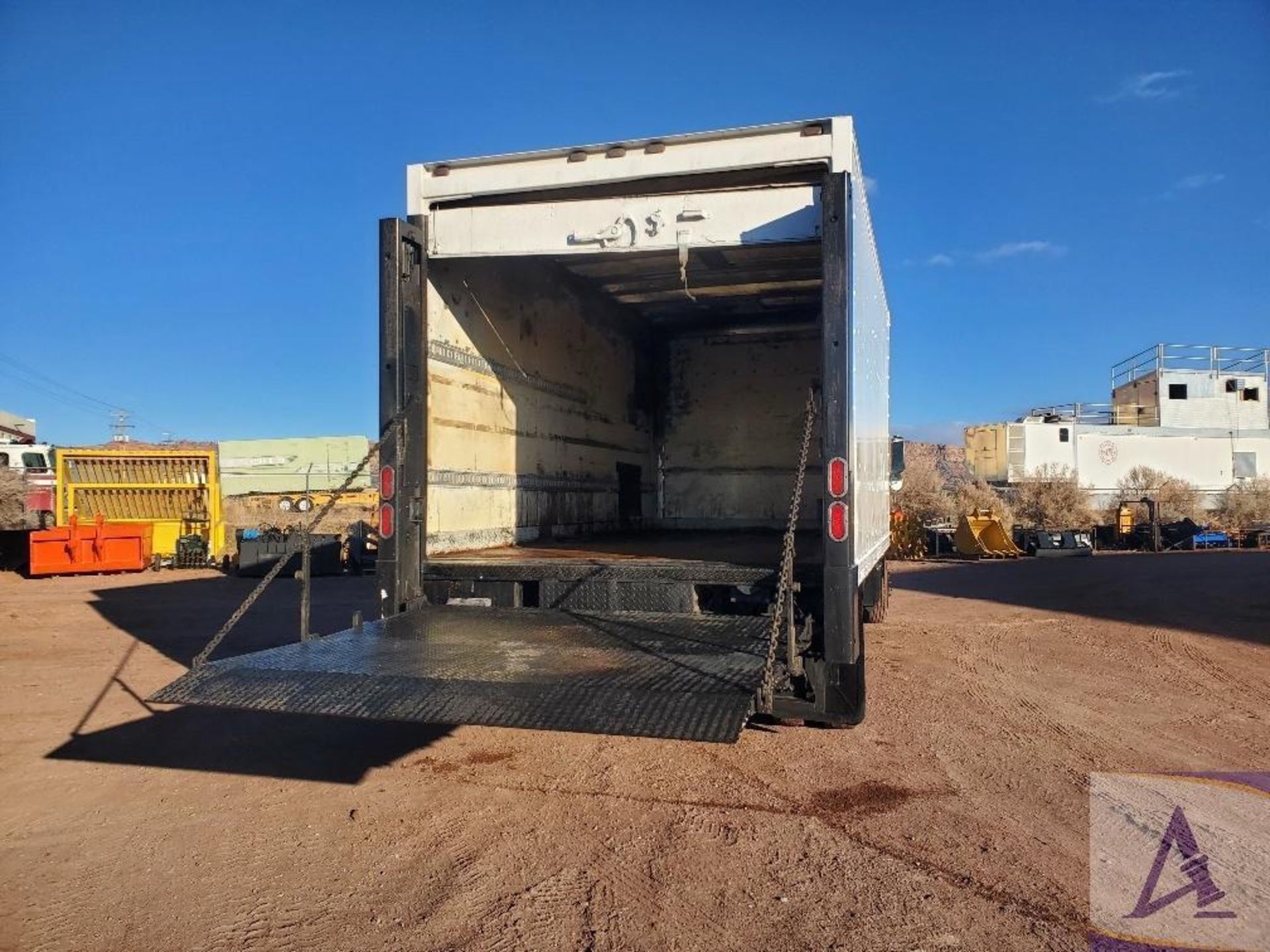 2001 GMC C7500 Box Truck - Image 17 of 44