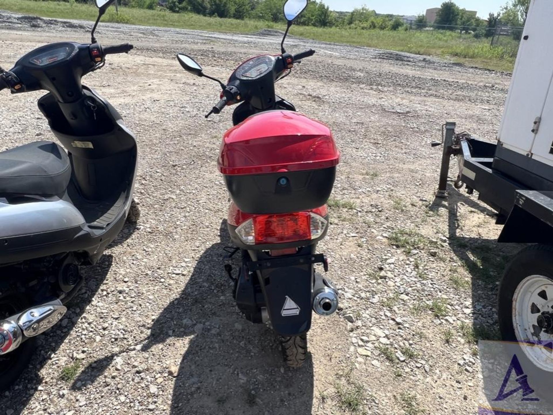 2019 Scooter with only 124 miles! - Image 4 of 8