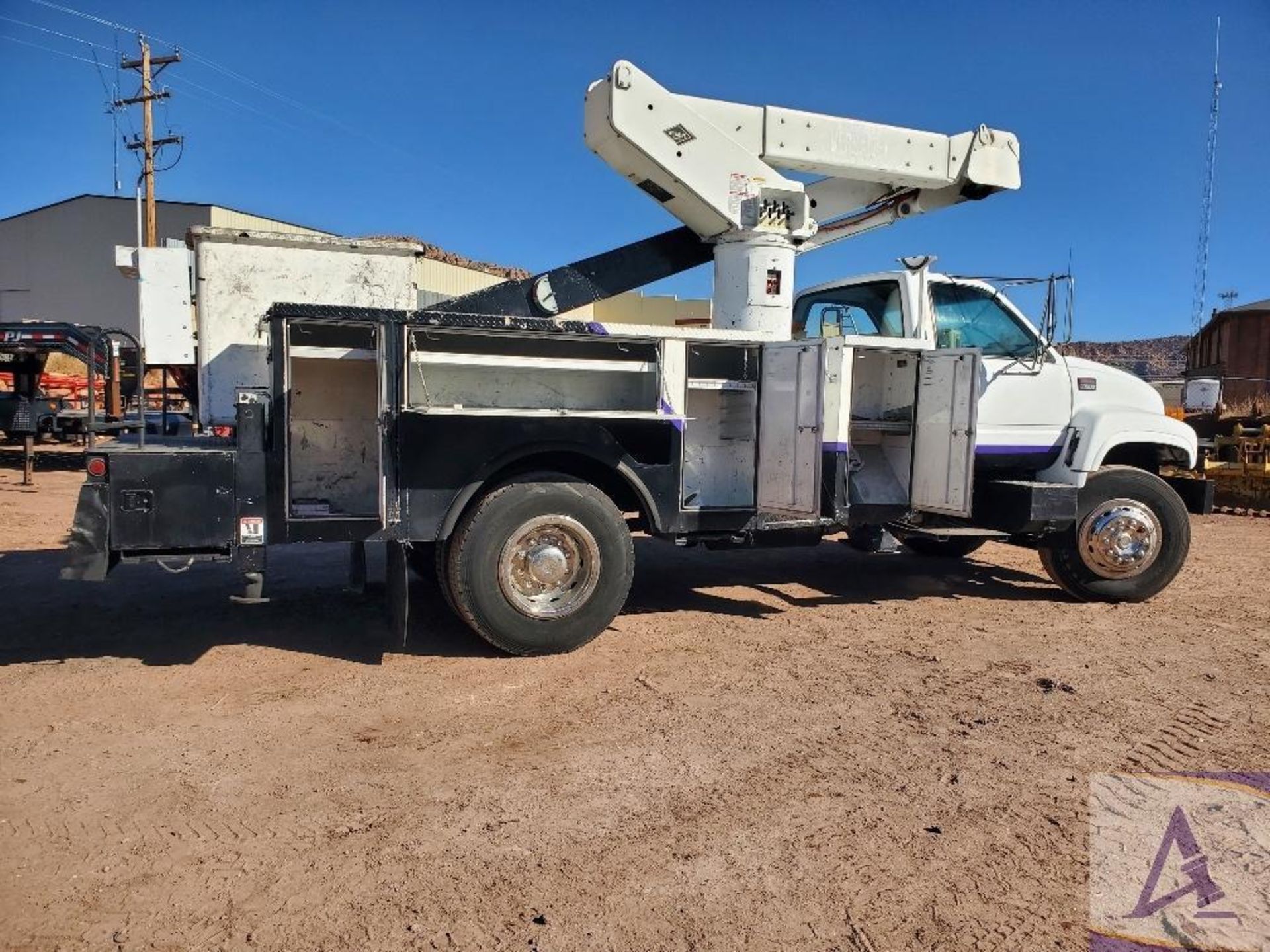 2002 GMC C7500 Utility Bucket Truck - Image 8 of 52