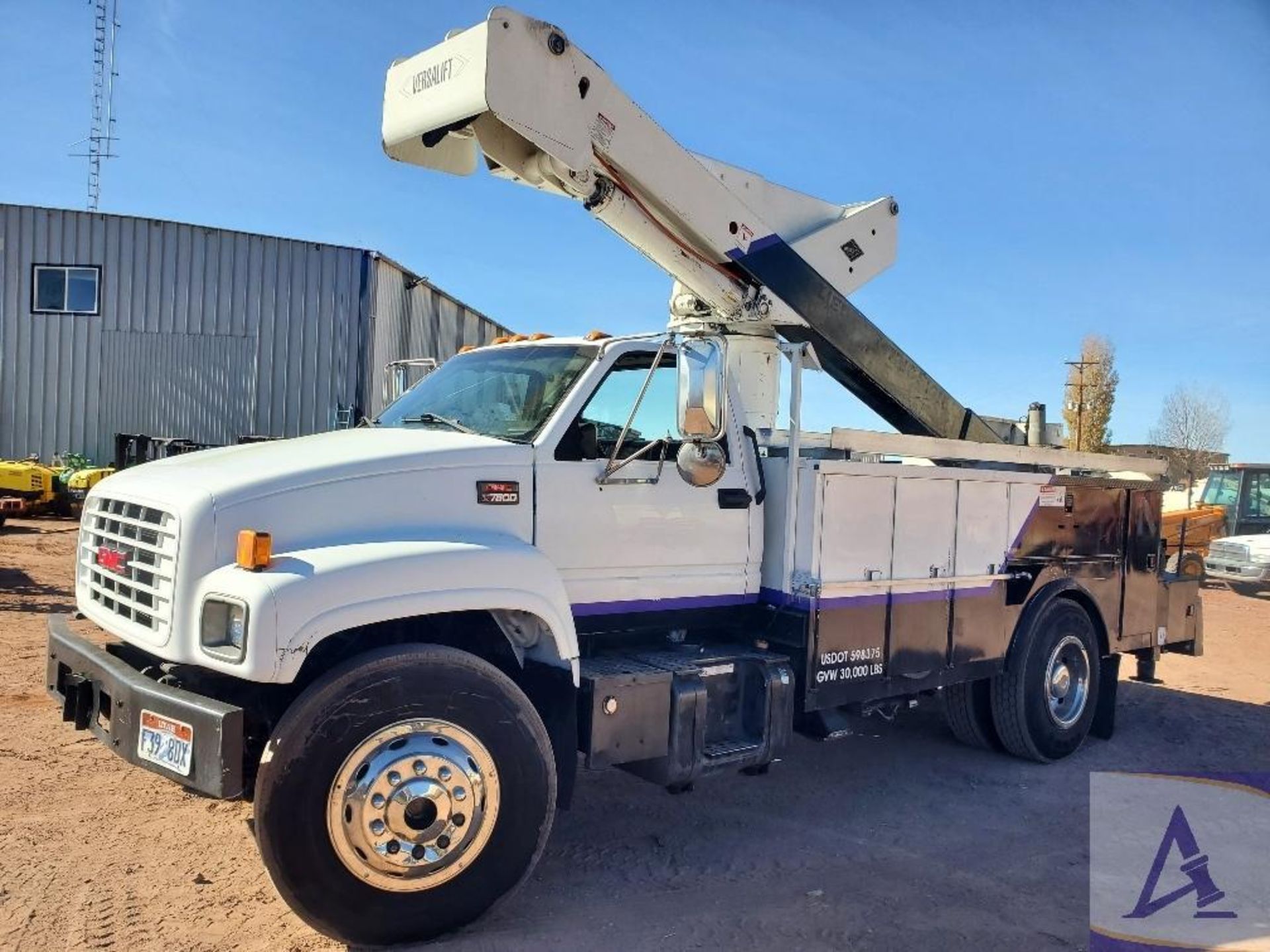 2002 GMC C7500 Utility Bucket Truck - Image 16 of 52