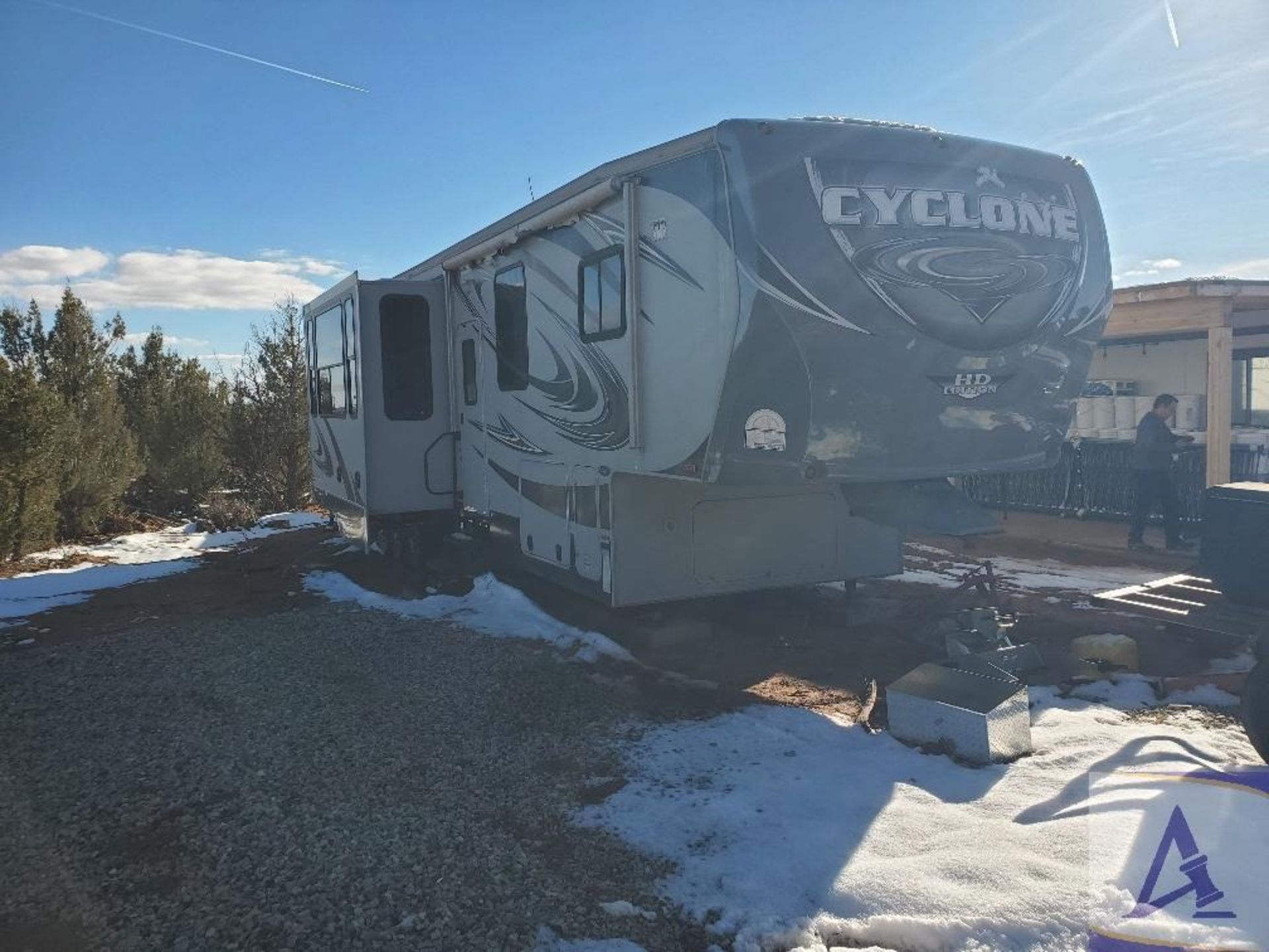 2011 Heartland Cyclone 3800 Toy Hauler Travel Trailer w/ Generator, Washer & Dryer - Image 4 of 60