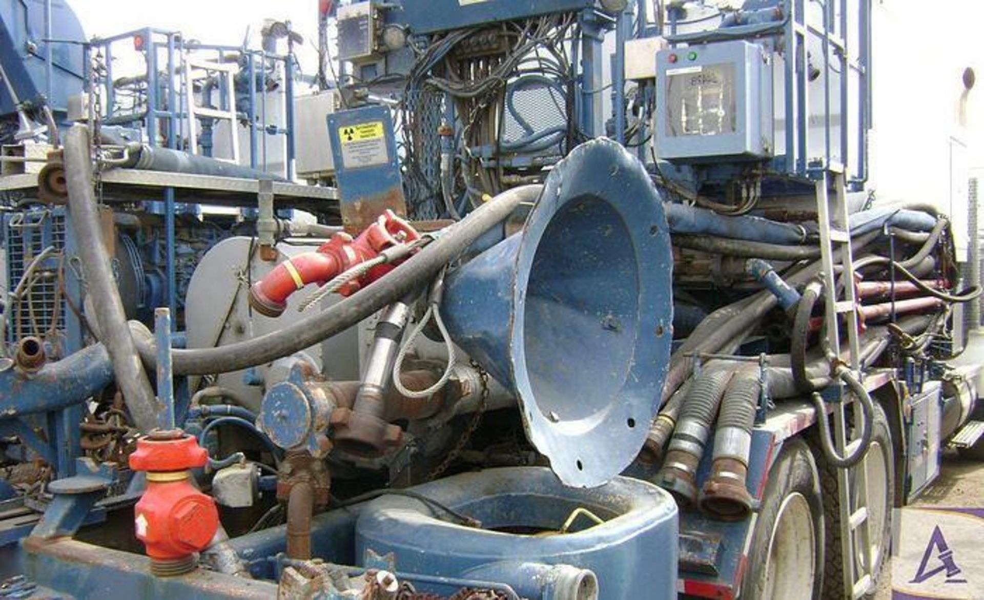 2001 Kenworth T800 T/A Body Load Cement Pump Truck - Image 3 of 5