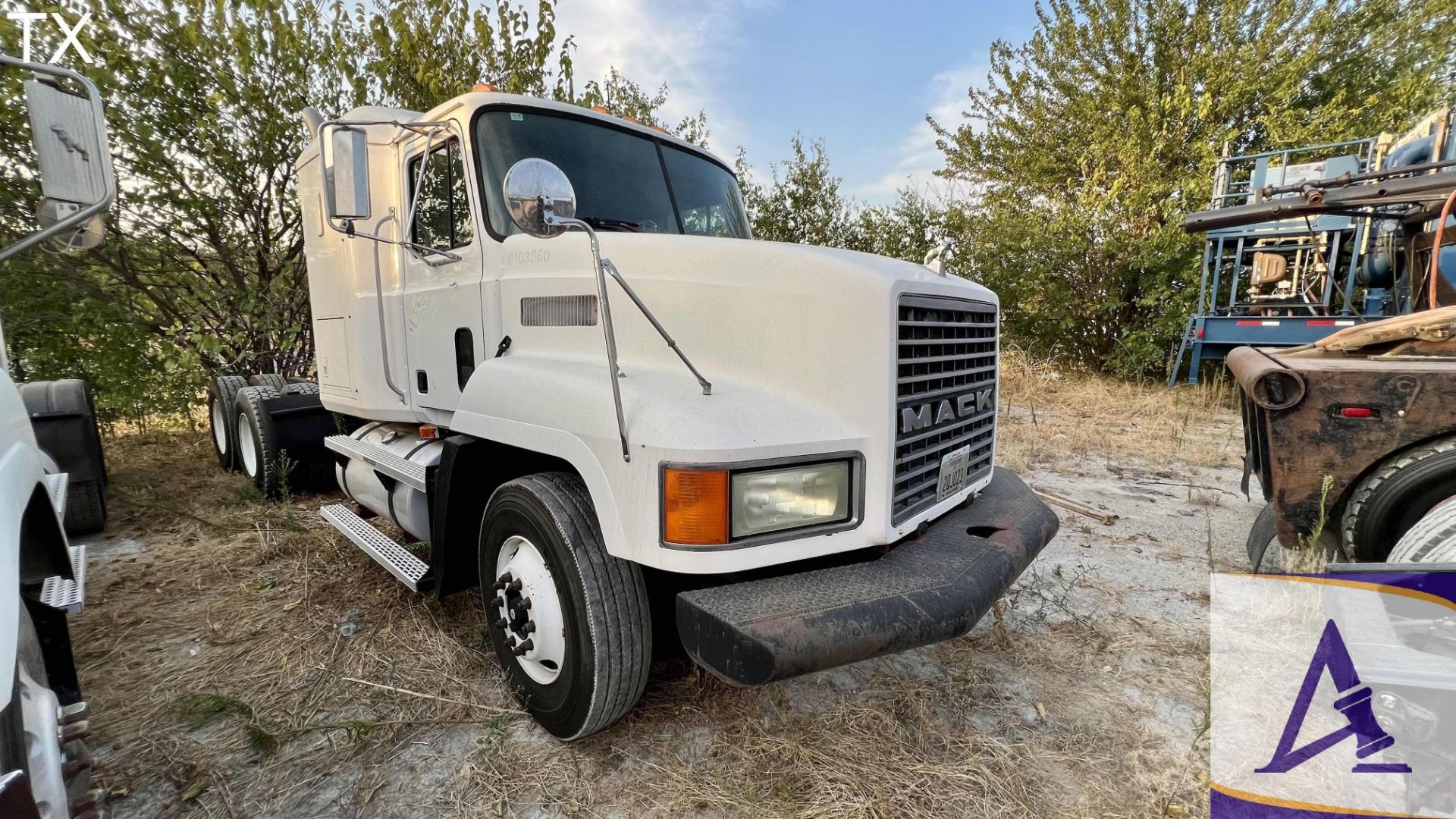 1998 Mack CH613 Truck Tractor - Image 2 of 11