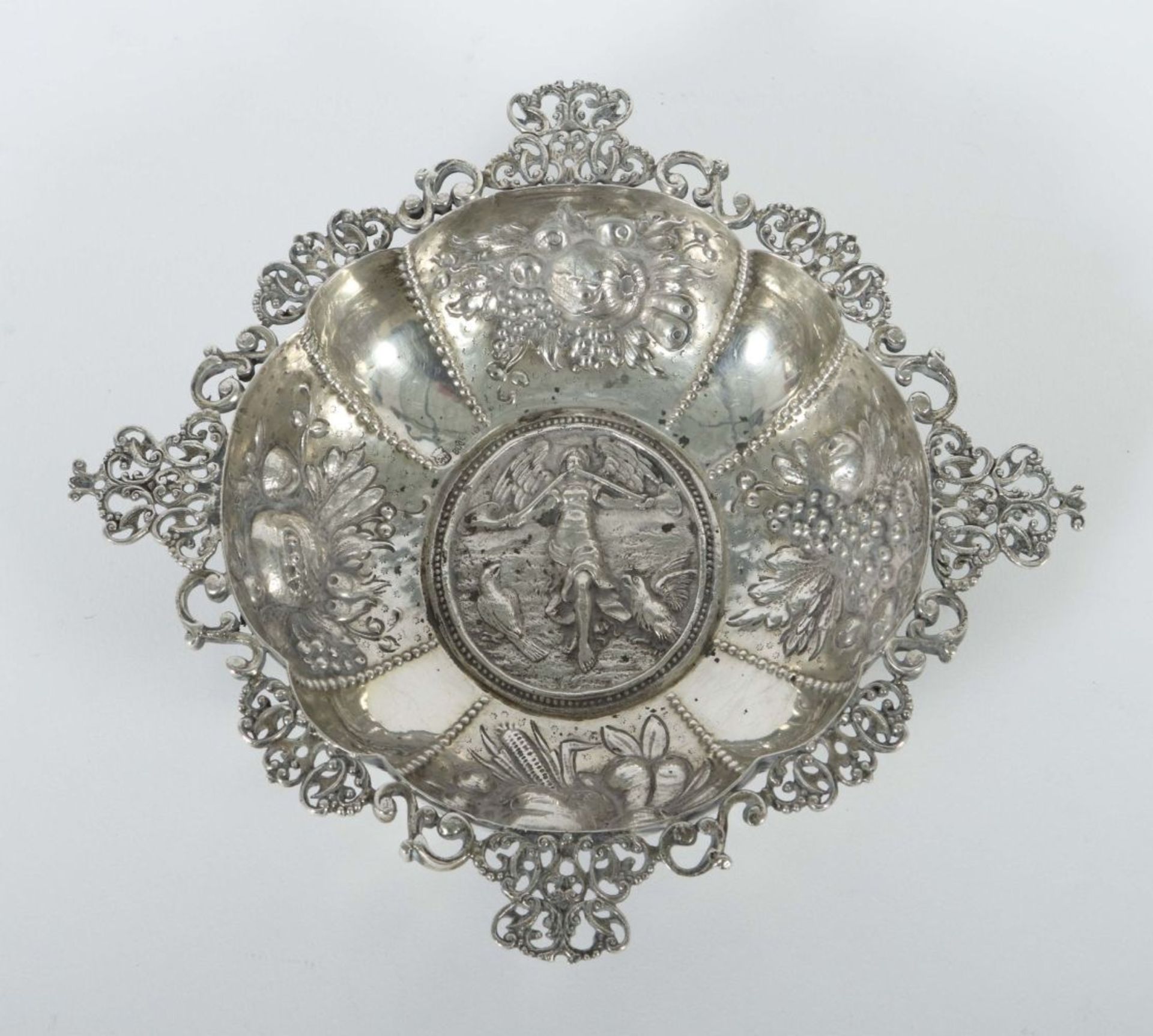 Taufschale wohl Hanau, um 1900, Silber