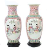 Paar "Famille Rose"-Vasen China, 20.
