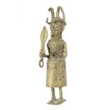 Goldfarbene Figur im Stil der Benin